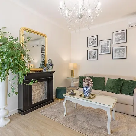 Crys: Apartments, Holiday, Business,