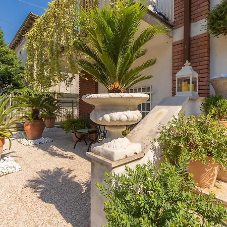 Crys: Apartments, Holiday, Business, * Verona