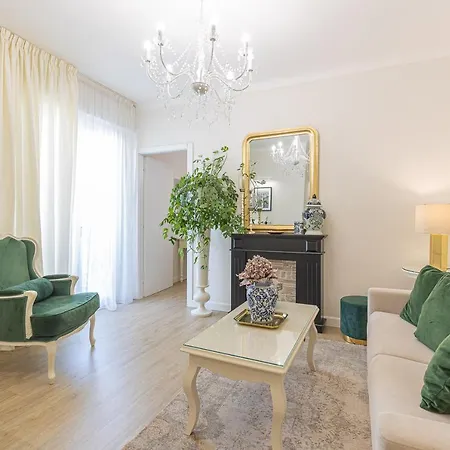 Crys: Apartments, Holiday, Business, *