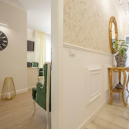 Crys: Apartments, Holiday, Business, Apartment