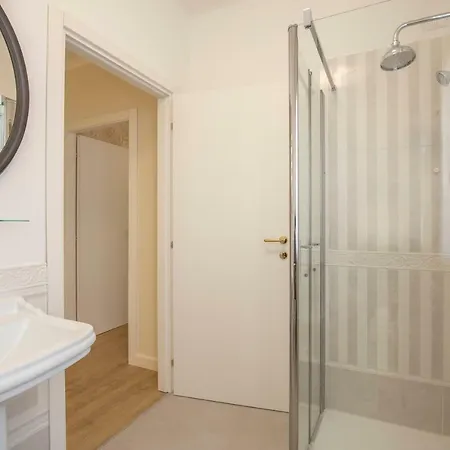 Crys: Apartments, Holiday, Business, Verona