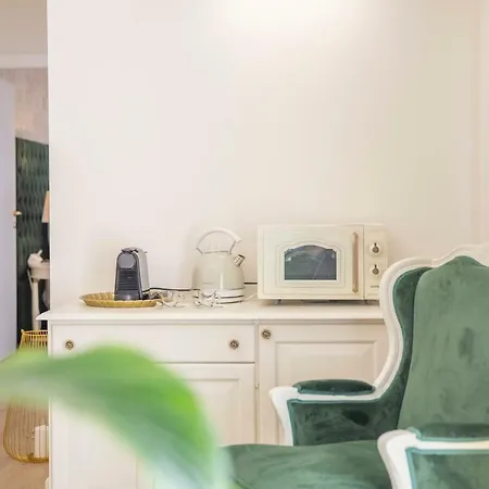 Crys: Apartments, Holiday, Business, Apartment