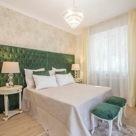 Crys: Apartments, Holiday, Business, * Verona